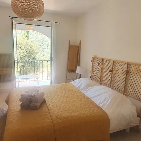 Superbe Vue Avec Piscine