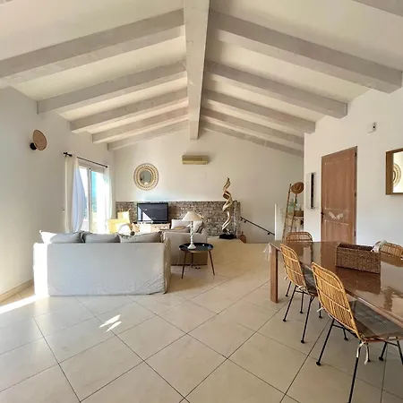 Superbe Vue Avec Piscine Villa *